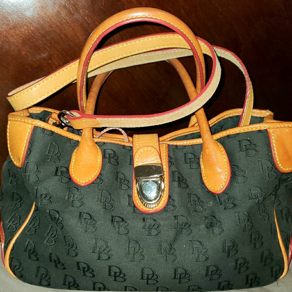 Dooney and bourke purse